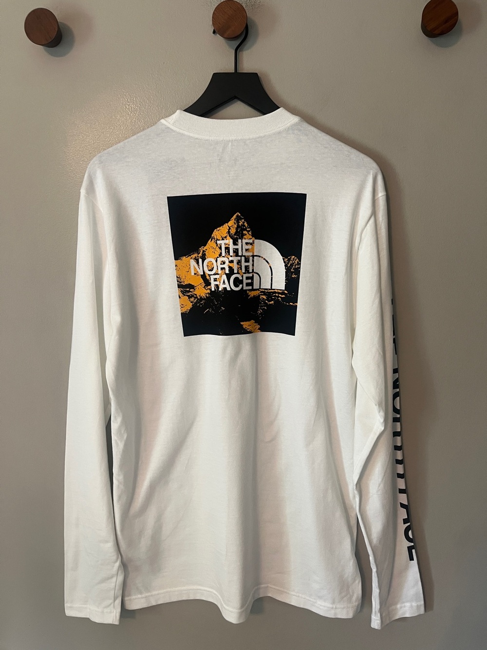 New! The North Face Long Sleeve Graphic T-Shirt *2 tiny flaws* Men's Size Medium